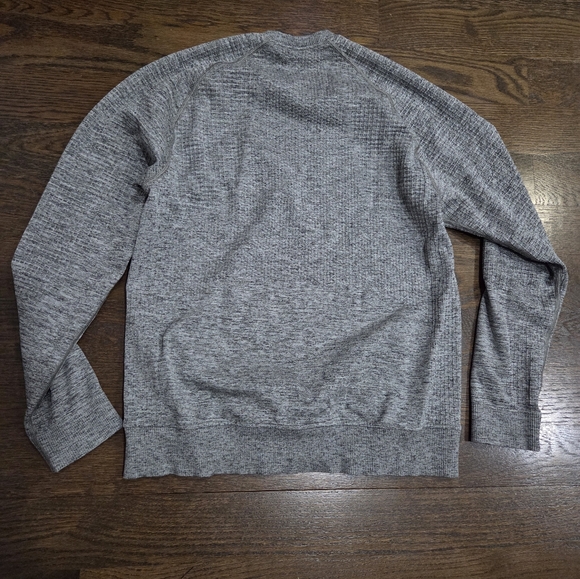 Lululemon Men's Gray Engineered Warmth Long Sleeve Crew Neck  Sz.S - Picture 4 of 9